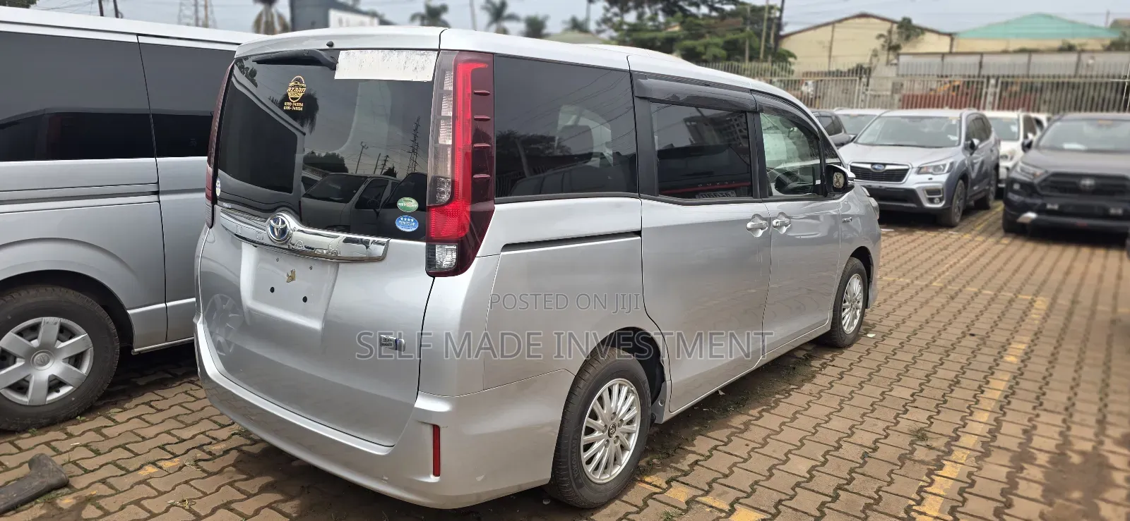 Toyota Noah 2017 Silver