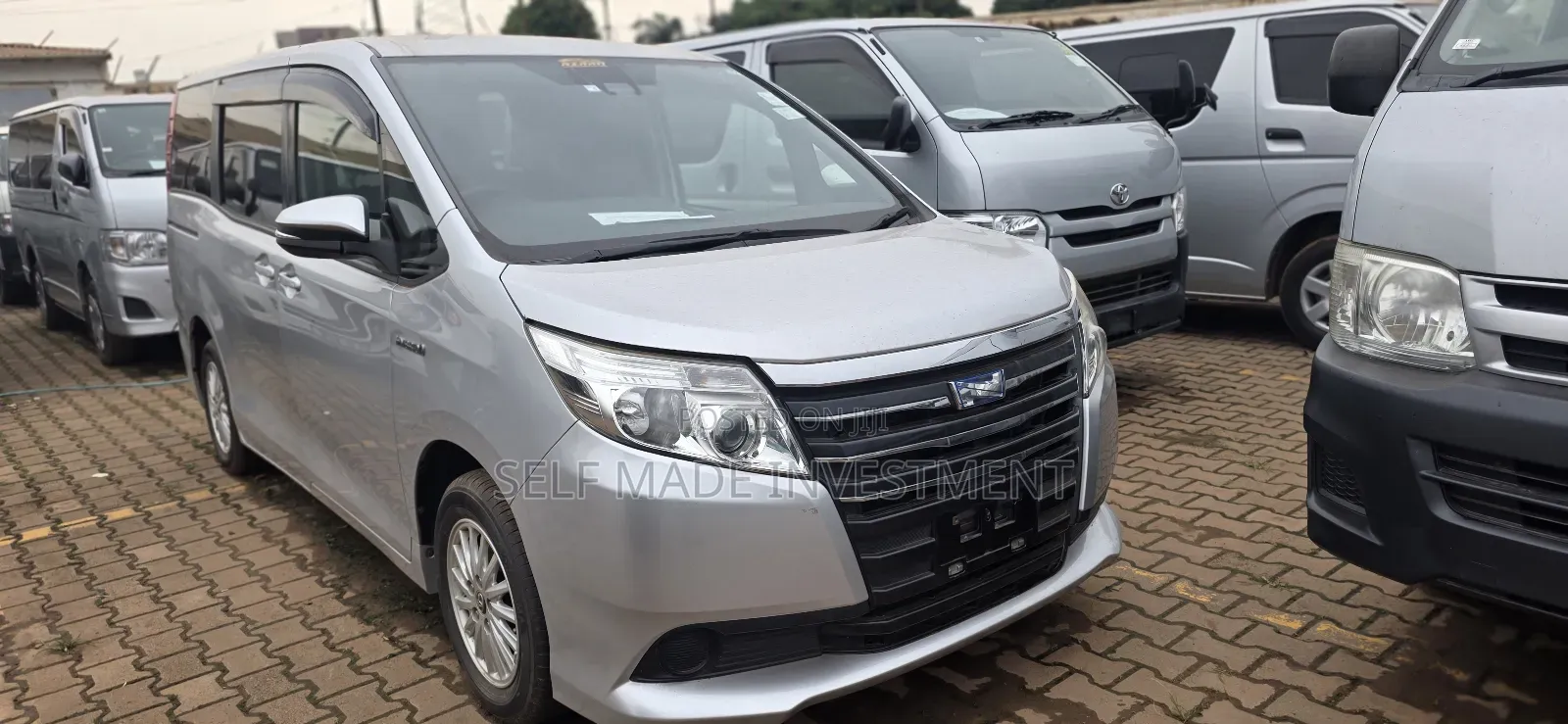 Toyota Noah 2017 Silver