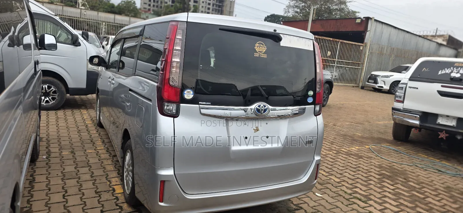 Toyota Noah 2017 Silver