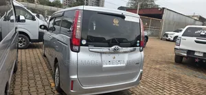 Toyota Noah 2017 Silver
