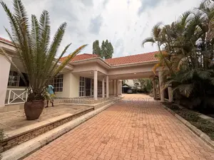 5bdrm Bungalow in Bugolobi, Central Division for rent