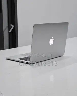 New Laptop Apple MacBook Pro 2015 8GB Intel Core i5 SSD 256GB