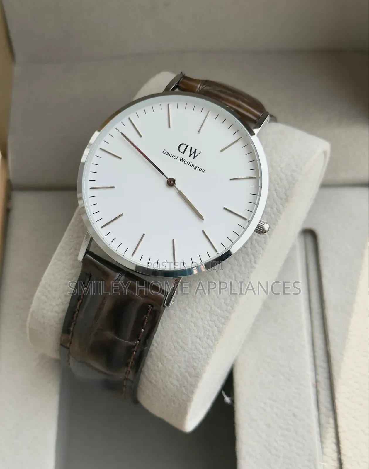 Daniel Wellington Black Leather Strapped Unisex Boxed Time Wear
