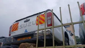Isuzu D-MAX 2010 White