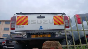 Isuzu D-MAX 2010 White