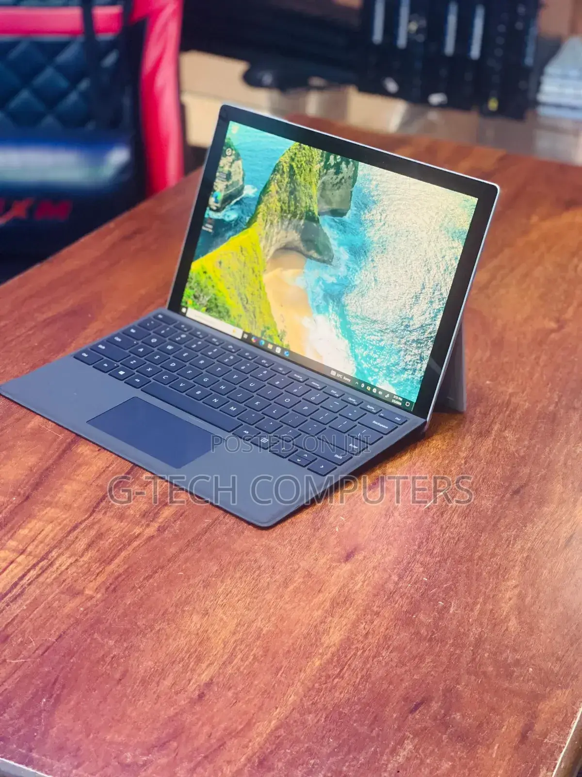 New Laptop Microsoft Surface 8GB Intel Core I5 SSD 256GB
