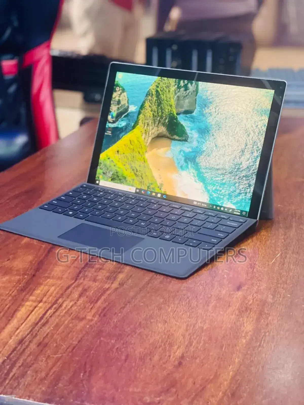 New Laptop Microsoft Surface 8GB Intel Core I5 SSD 256GB