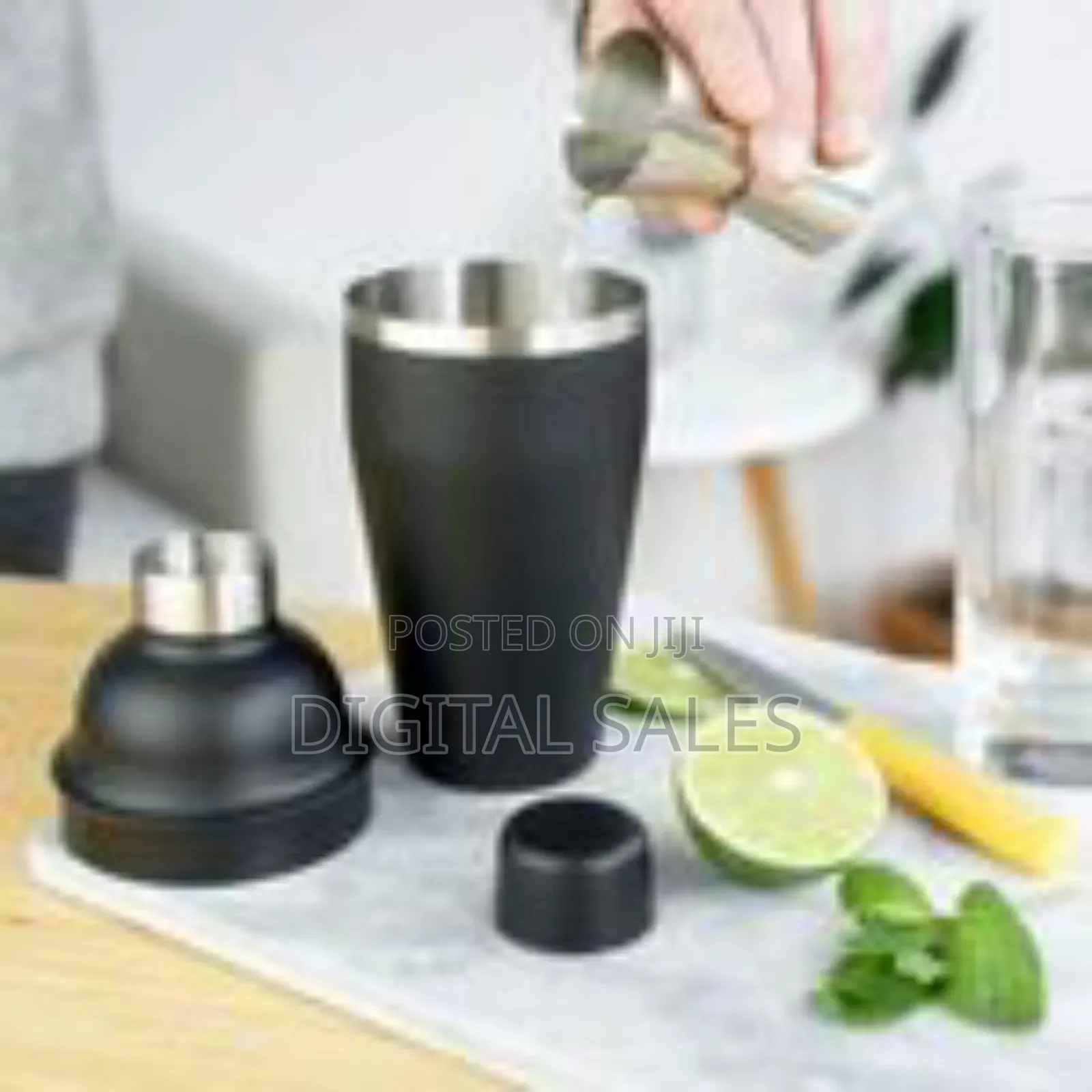 Professional Grade Cocktail Shaker for Craft Beverages