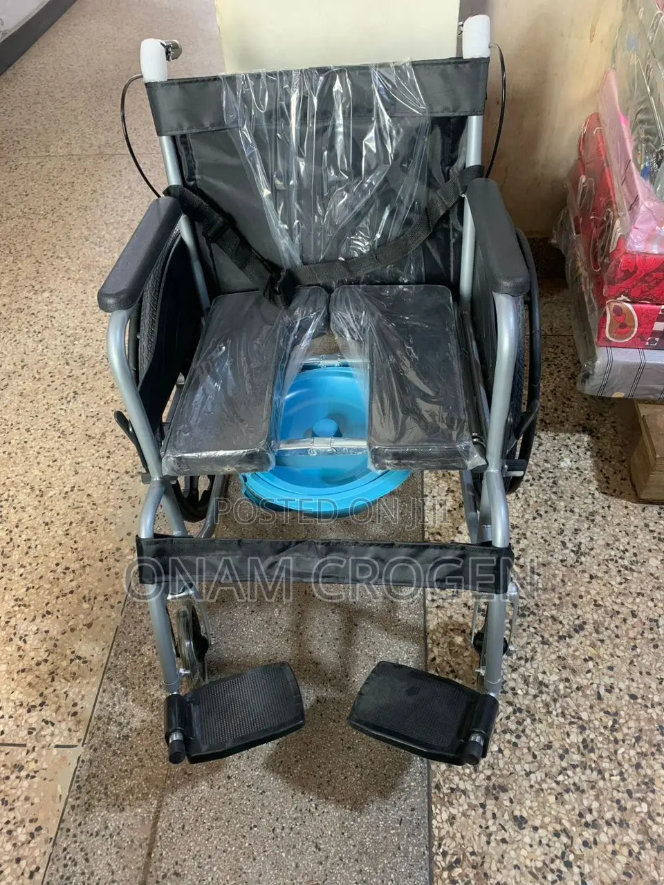 Commode Wheelchair (With a Bowl)