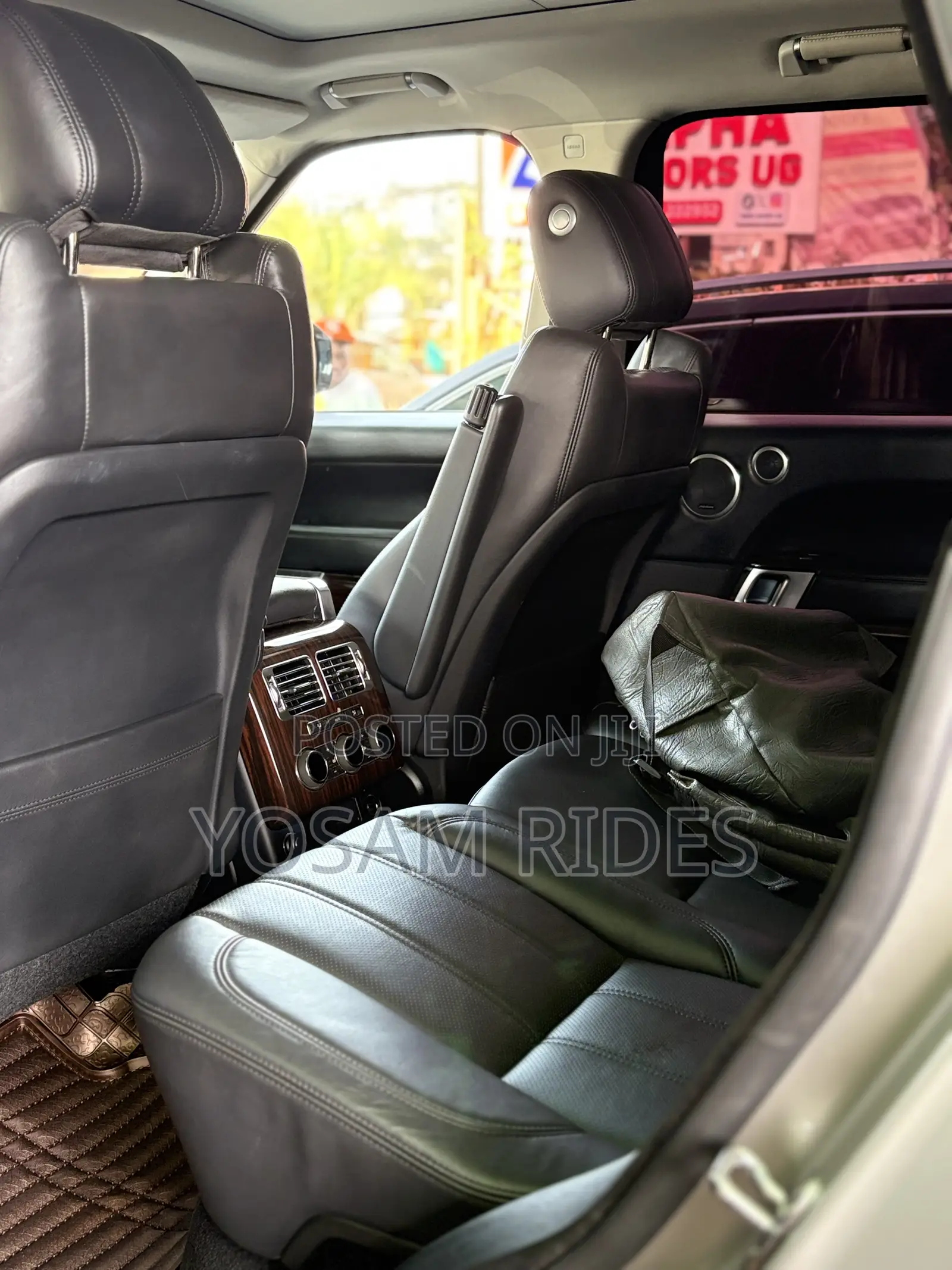 Land Rover Range Rover Vogue 2016 Gold