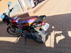 Bajaj Boxer 125 2024 Red