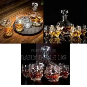 Elegant Crystal Whiskey Decanter and Glass Set - Transparent