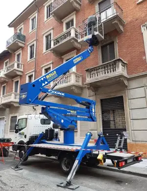 Aerial Platforms/Bucket Trucks For Hire
