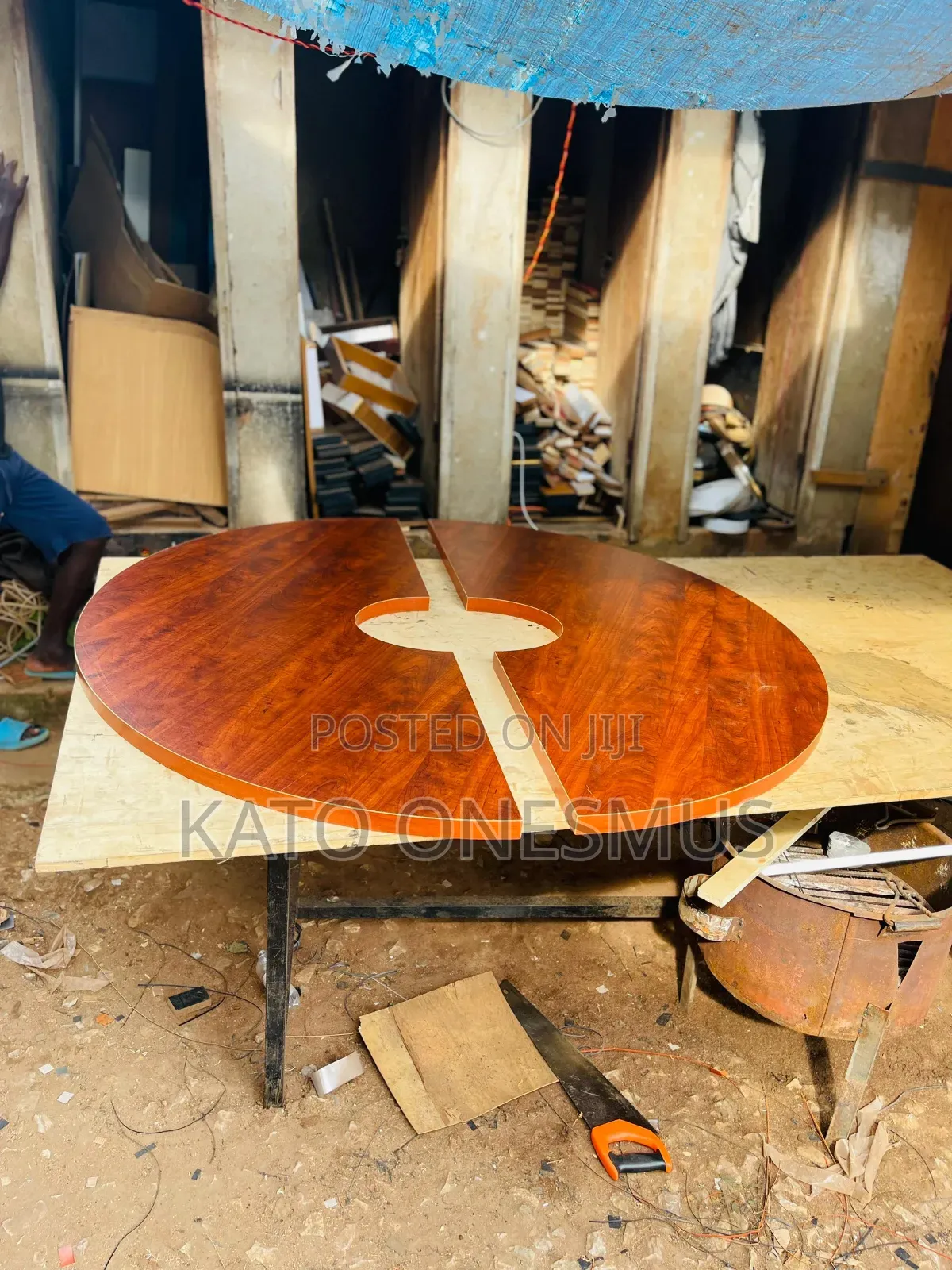 Round Shaped Board Room