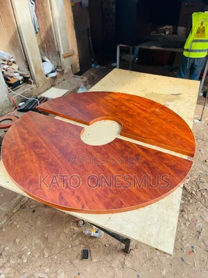 Round Shaped Board Room