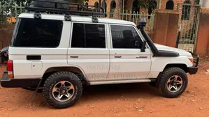 Toyota Landcruiser For Hire -rent Selfdrive/Chauffeured