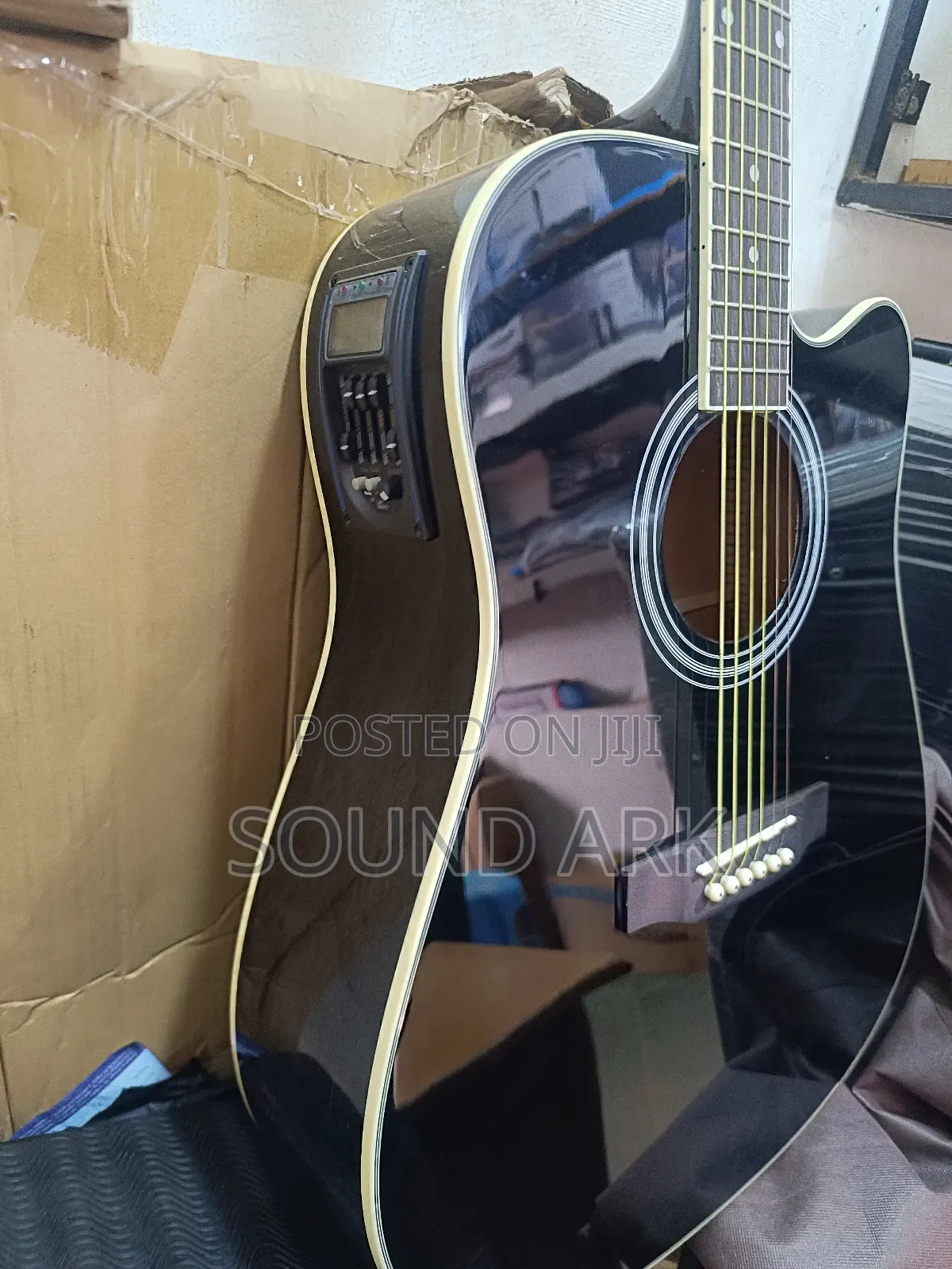 Acoustic Powered Guitar