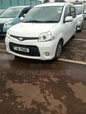 Toyota Sienta 2012 White