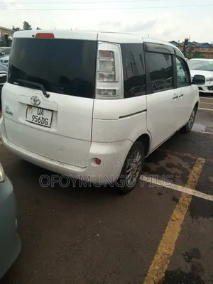 Toyota Sienta 2012 White