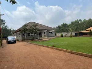 5bdrm House in Burondo Wakiso, Central Division for sale