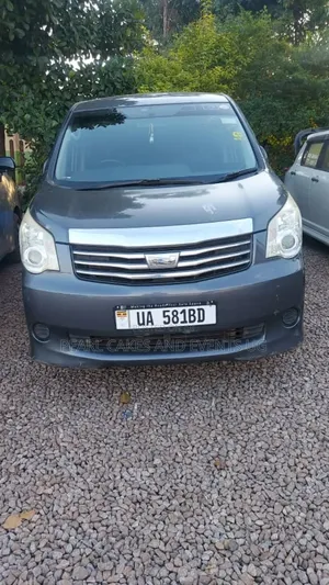 Cars for Hire/Rental Toyota Noah Tours Family Transport Hire 90