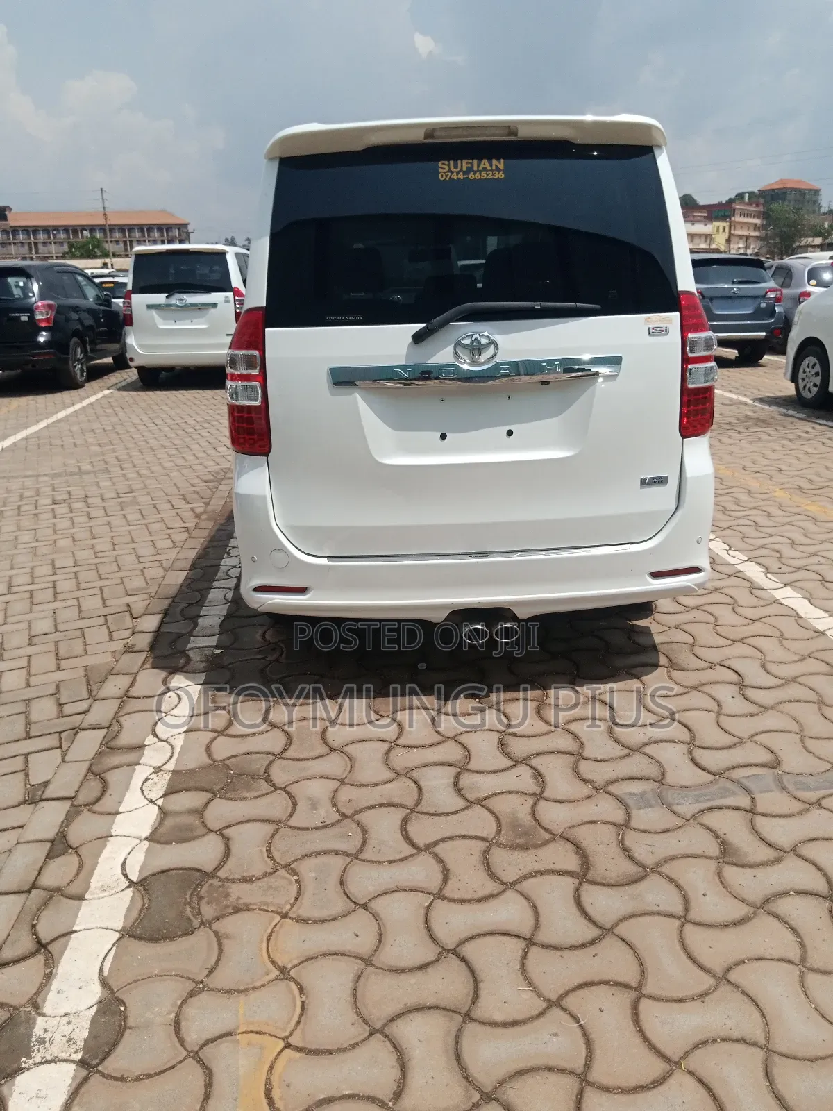 Toyota Noah 2013 White