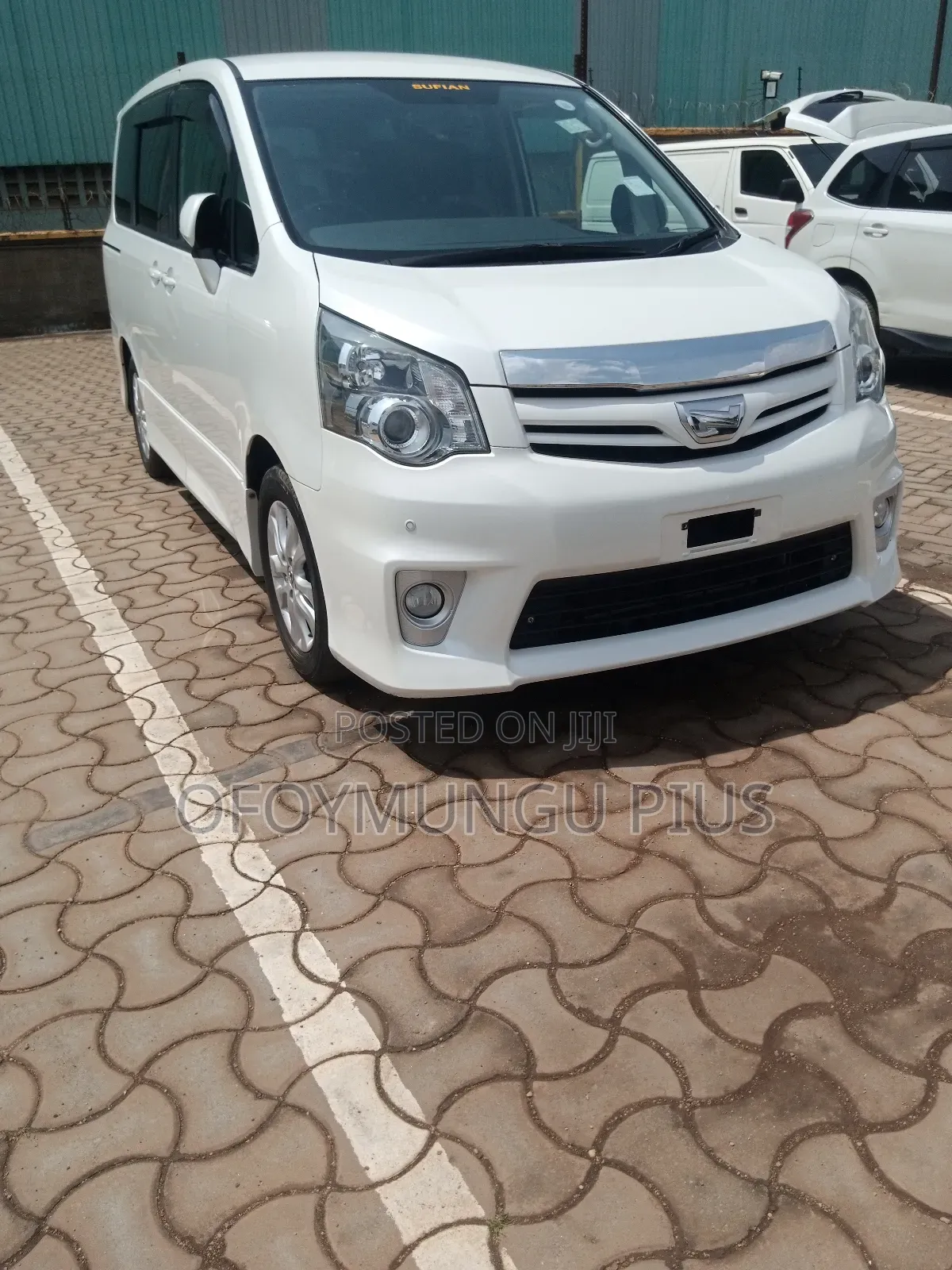 Toyota Noah 2013 White