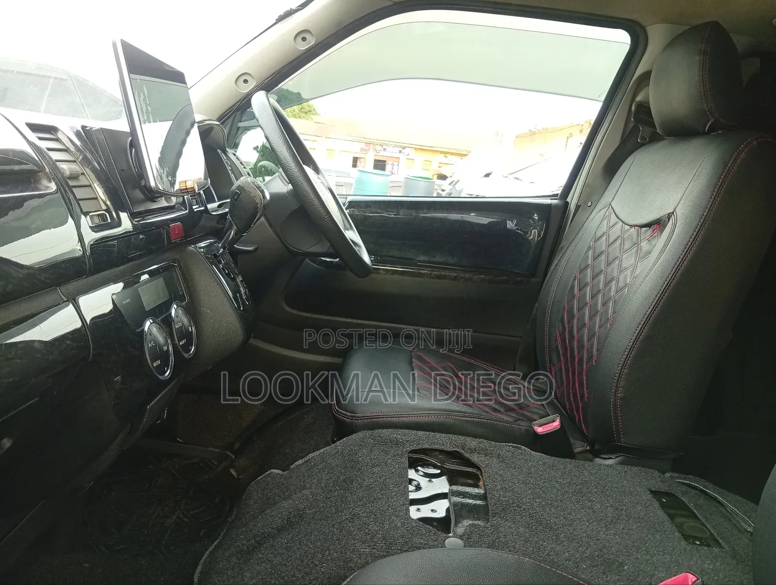 Toyota HiAce 2011 Black