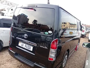 Toyota HiAce 2011 Black
