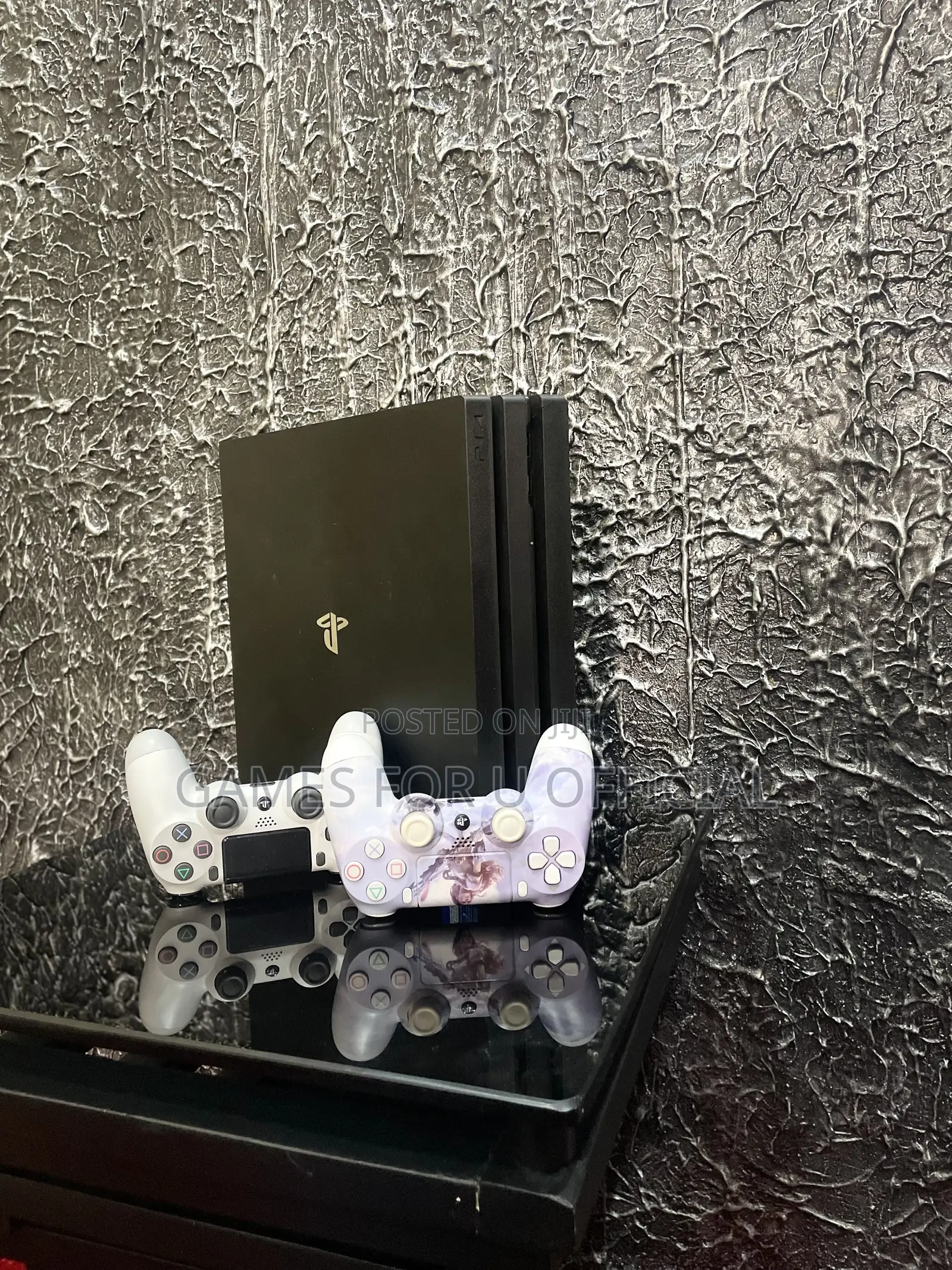 Ps4 Pro Console 2 Pads  1tb 4k Uk