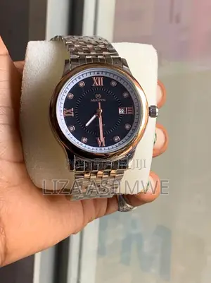 Moonic Two-Tone Analog Quartz Watch With a Black Dial and Date Display