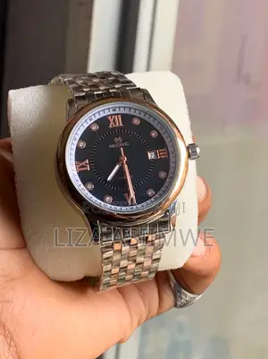 Moonic Two-Tone Analog Quartz Watch With a Black Dial and Date Display