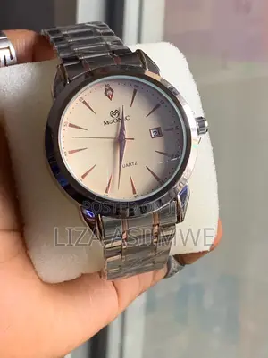 Moonic Quartz Watch With a Date Function