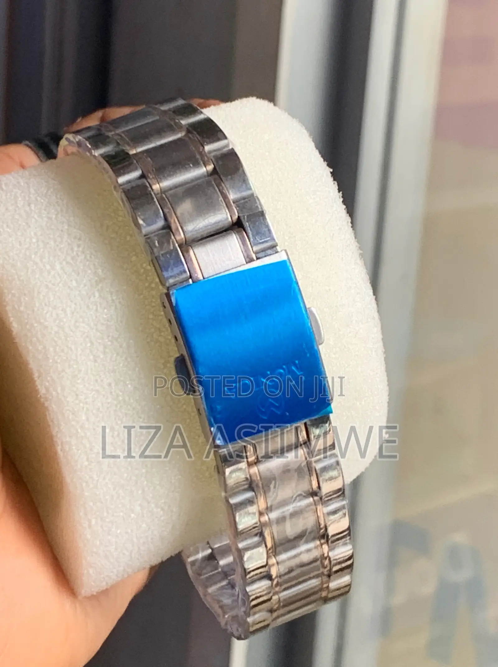 Moonic Quartz Watch With a Date Function