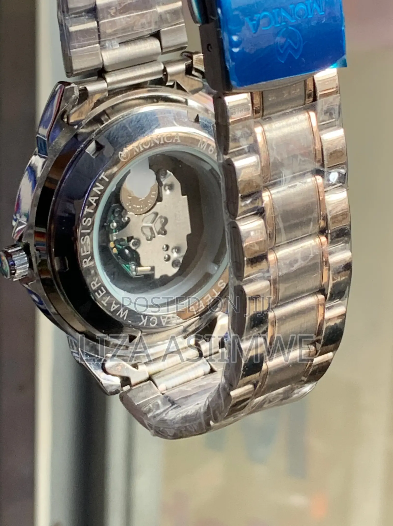 Moonic Quartz Watch With a Date Function
