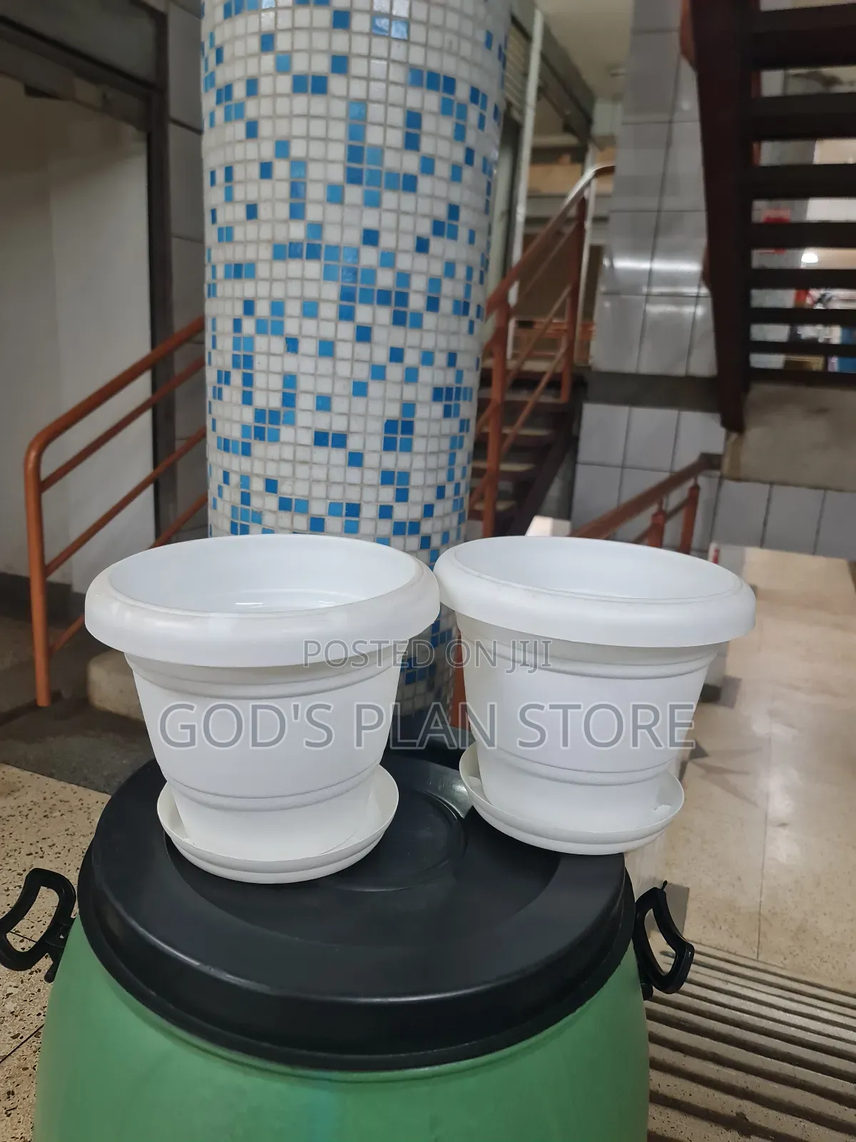 Basic Plastic Flower Pots White