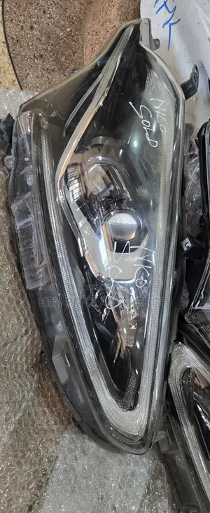 Toyota Sienta 2015 - 2018 Headlamp