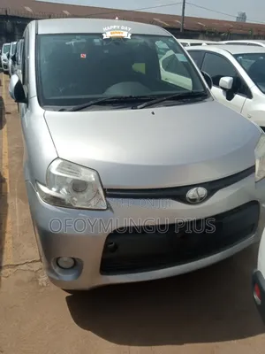 Toyota Sienta 2013 Silver
