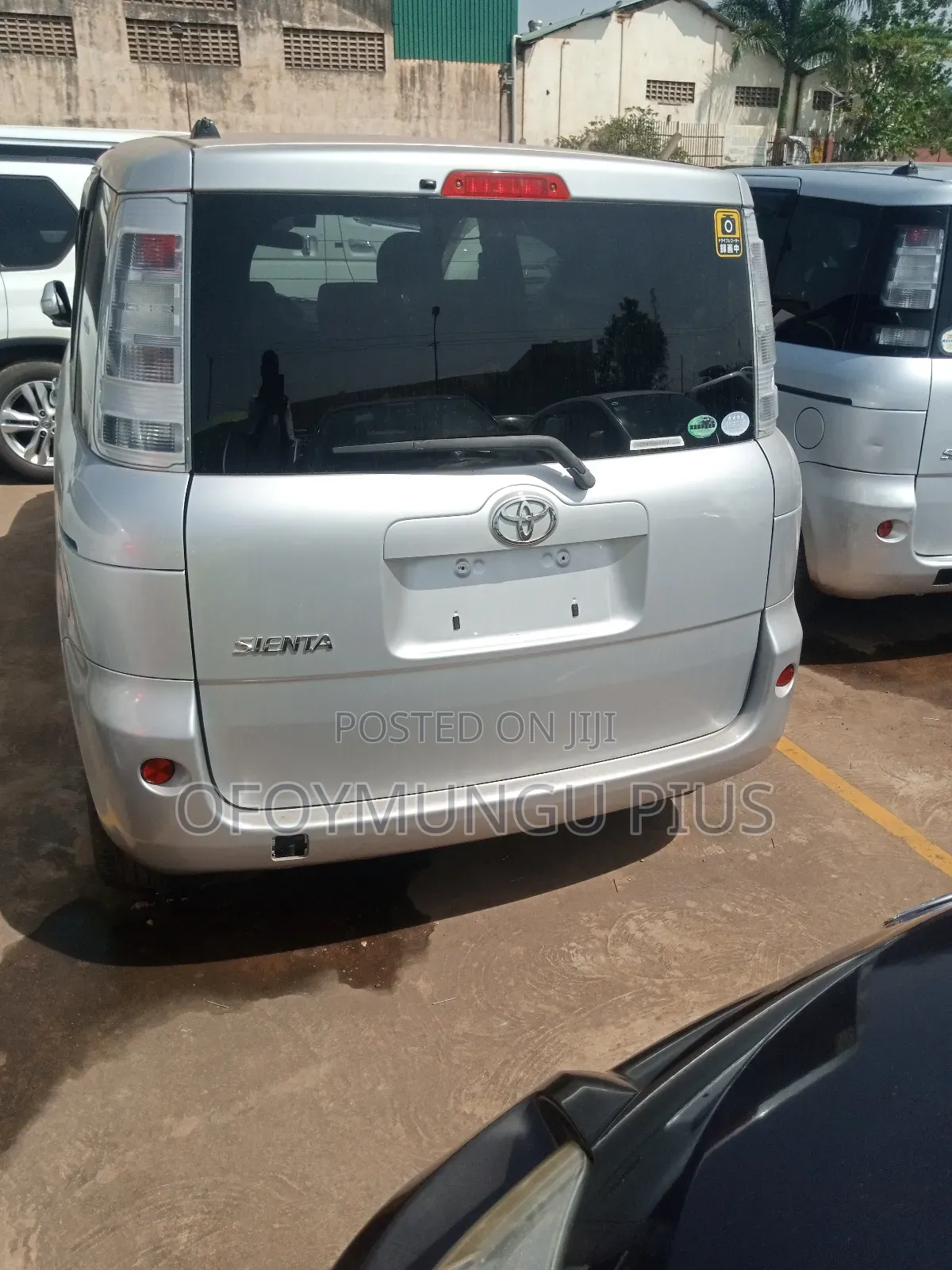 Toyota Sienta 2013 Silver