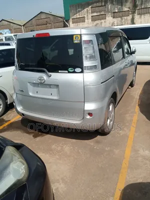 Toyota Sienta 2013 Silver
