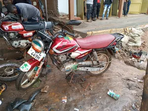 TVS HLX 125 2022 Red