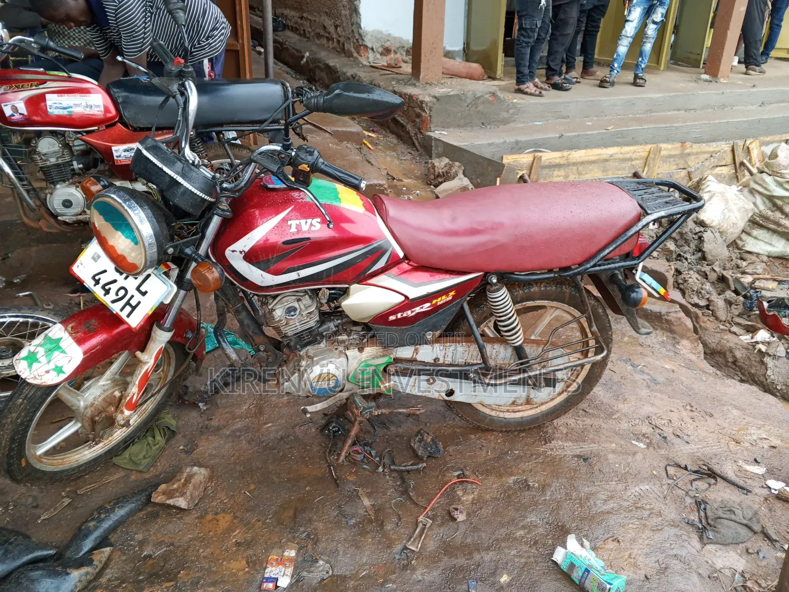 TVS HLX 125 2022 Red