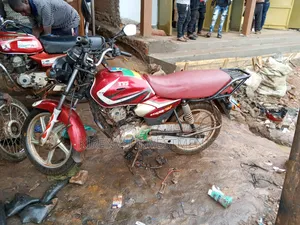 TVS HLX 125 2022 Red