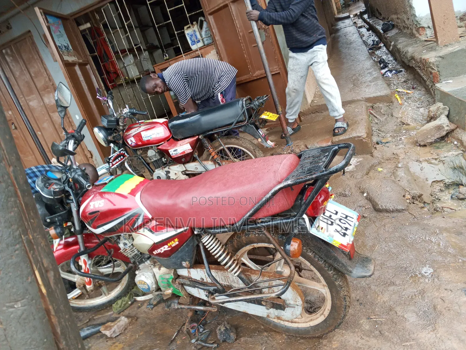 TVS HLX 125 2022 Red