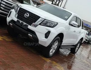 Nissan Navara 2022 White
