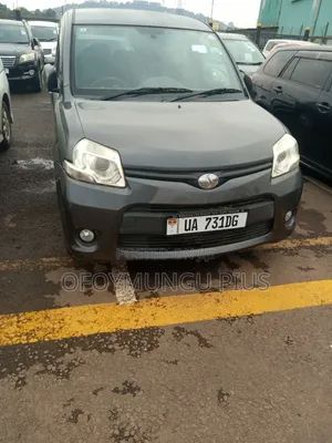 Toyota Sienta 2010 Gray