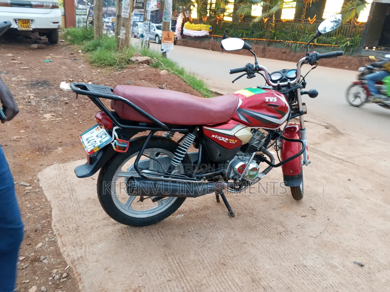 TVS HLX 125 2021 Red