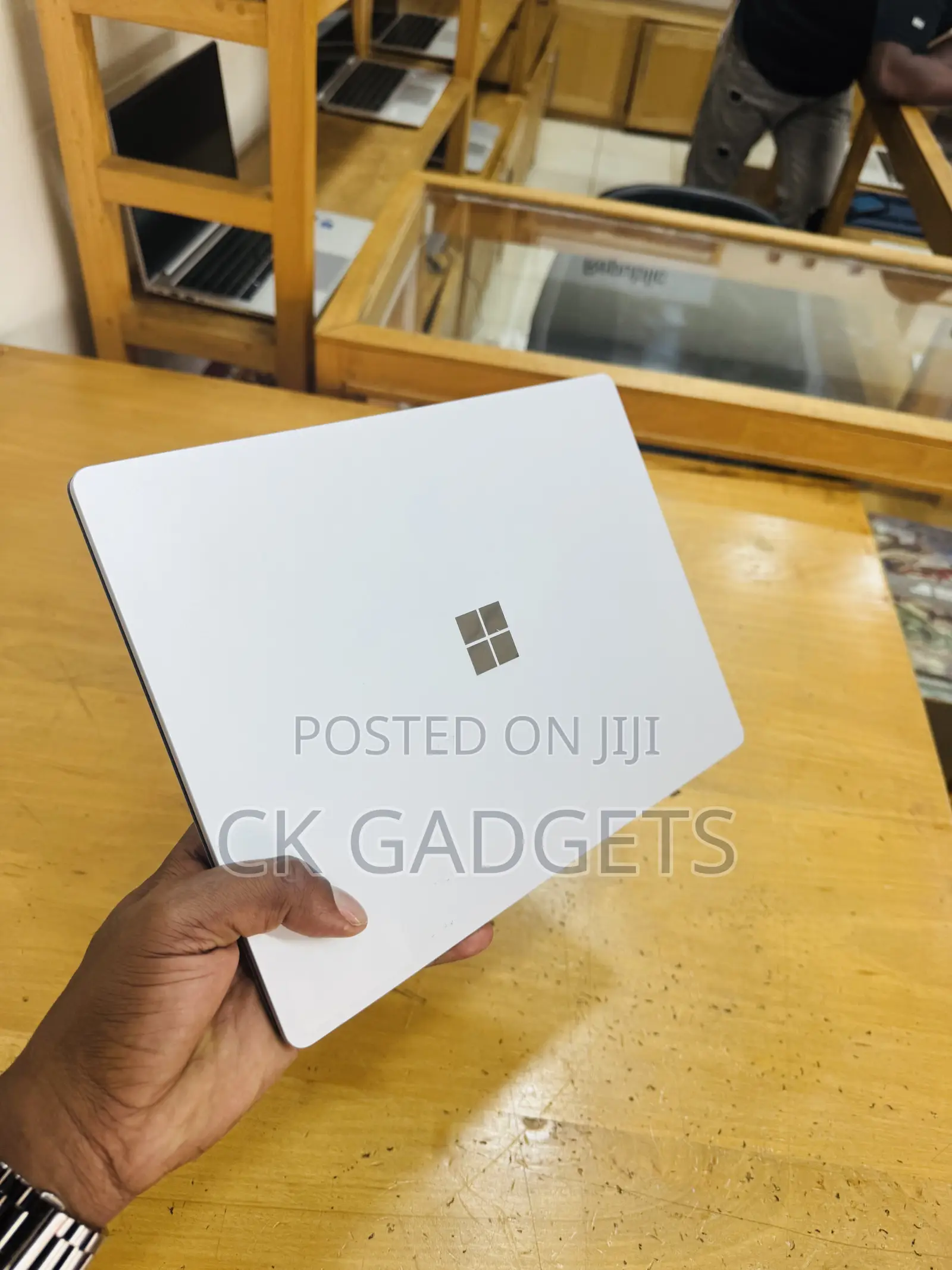 New Laptop Microsoft Surface Book 3 8GB Intel Core I7 SSD 256GB