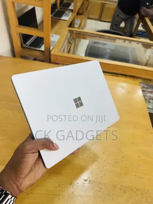 New Laptop Microsoft Surface Book 3 8GB Intel Core I7 SSD 256GB