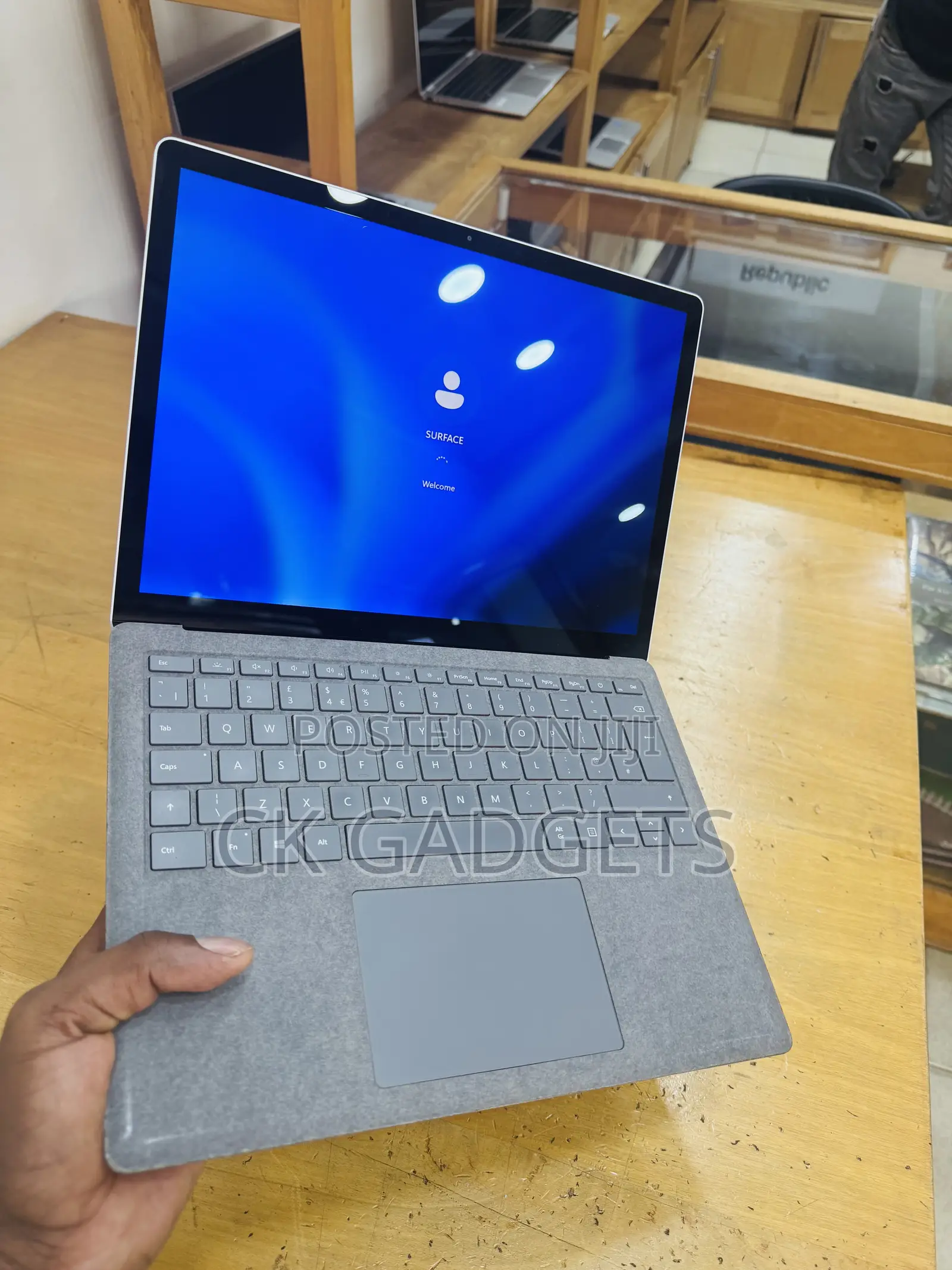 New Laptop Microsoft Surface Book 3 8GB Intel Core I7 SSD 256GB